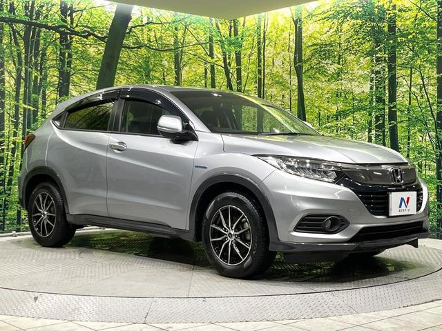 高透明度のガラス皮膜で撥水はもちろん、上質なツヤ・光沢を実現。紫外線や酸性雨から大切な愛車を保護し、色あせ・劣化を防止。「弾スプラッシュコート」、「弾プリミッサコート」からお選びいただけます。