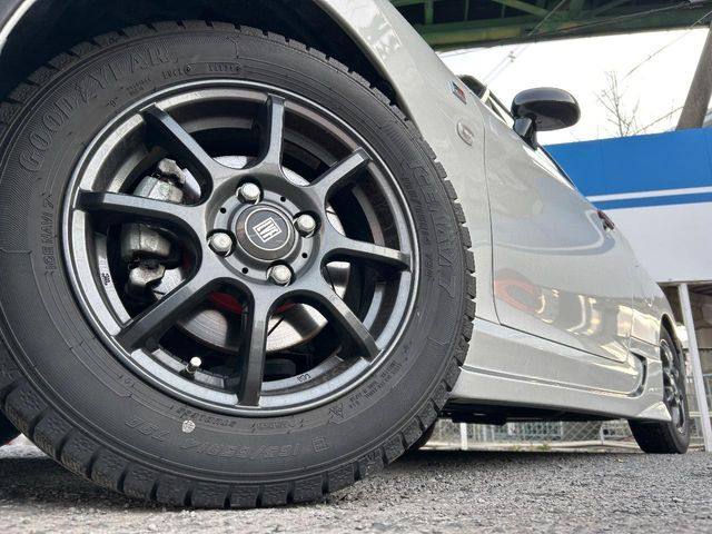 �y14�C���`�A���~�z�C�[���z�O�ςɃ}�b�`�����A���~�z�C�[���𑕒����Ă���܂��B�e��A���~�z�C�[����A�X�^�b�h���X�^�C�����戵�����Ă���܂��B���񂲑��k����������