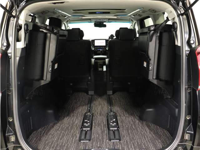 ミニバン最大級のスペース!ご家族、お友達とのキャンプやバーベキューほか、お仕事でも十分な容量が有ります!