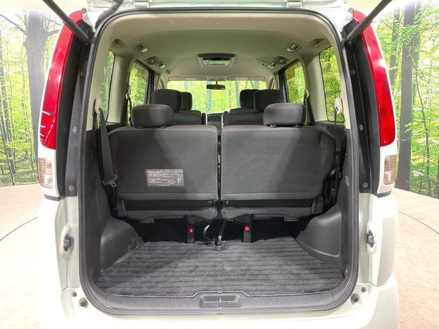 ���i�̂���������ʋ΁A���}���ɏ\���ȉ׎��X�y�[�X���m�ۂ��Ă���܂��B�Z�J���h�V�[�g��|���ƁA�傫�ȉו��̐ύڂ��\�ł���