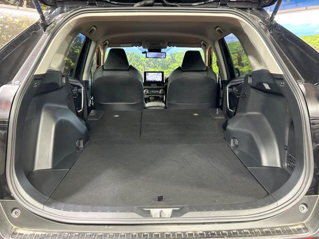 ���i�̂���������ʋ΁A���}���ɏ\���ȉ׎��X�y�[�X���m�ۂ��Ă���܂��B�Z�J���h�V�[�g��|���ƁA�傫�ȉו��̐ύڂ��\�ł���