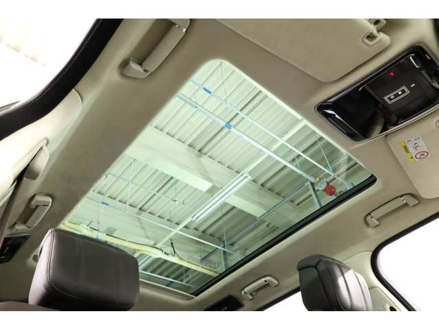 ��Ȃ܂ő����p�m���~�b�N�K���X���[�t�́A���Z��Ԃ��J���I�ɂ����Ă���܂��B�܂��A�����̖��邢�z�˂��𗁂тȂ���̃h���C�u�������Ă���܂��B