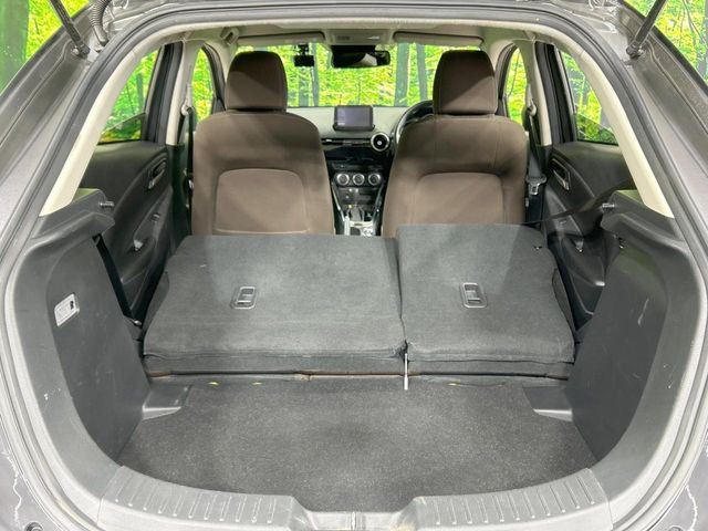 ���i�̂���������ʋ΁A���}���ɏ\���ȉ׎��X�y�[�X���m�ۂ��Ă���܂��B�Z�J���h�V�[�g��|���ƁA�傫�ȉו��̐ύڂ��\�ł���