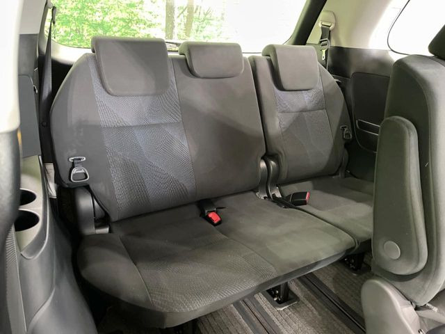 3列目シートはもちろん状態良好☆大人でもゆったりと座って頂けますので、大人数でのお出かけもラクラクです♪ご家族で、気の知れた仲間で、ドライブに行くのが楽しみですね♪