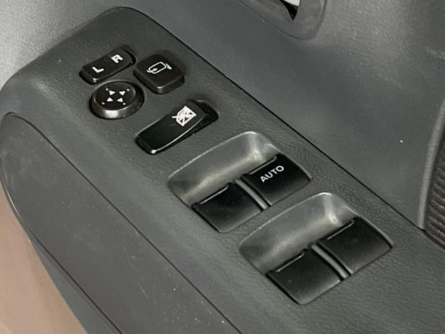 �y�d���i�[�~���[�z�T�C�h�~���[�͓d���i�[���ƂȂ��Ă���A�������ԏ�ł��L�Y�������X�N��}�����܂��B