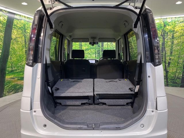 ���i�̂���������ʋ΁A���}���ɏ\���ȉ׎��X�y�[�X���m�ۂ��Ă���܂��B�Z�J���h�V�[�g��|���ƁA�傫�ȉו��̐ύڂ��\�ł���