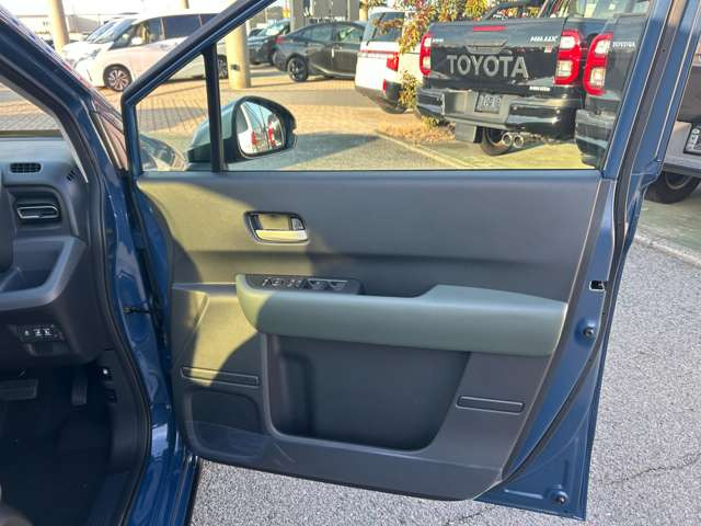 ���W����ɂ͍��i���̒��ÎԂ�V�Ԃ��������ł����W���䐔100��̑�^�W����֐��񂲗��X����������