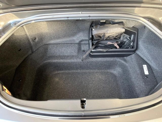 ���i�̂���������ʋ΁A���}���ɏ\���ȉ׎��X�y�[�X���m�ۂ��Ă���܂��B