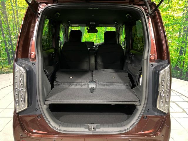 ���i�̂���������ʋ΁A���}���ɏ\���ȉ׎��X�y�[�X���m�ۂ��Ă���܂��B�Z�J���h�V�[�g��|���ƁA�傫�ȉו��̐ύڂ��\�ł���