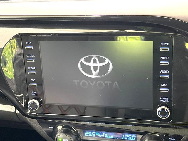 �y8�C���` �f�B�X�v���C�I�[�f�B�I�z���ʂ̃f�B�X�v���C��AppleCarPlay��AndroidAuto�����p�\�B�傫�ȉ�ʂŃX�}�z�i�r�A�v���������p���������܂���