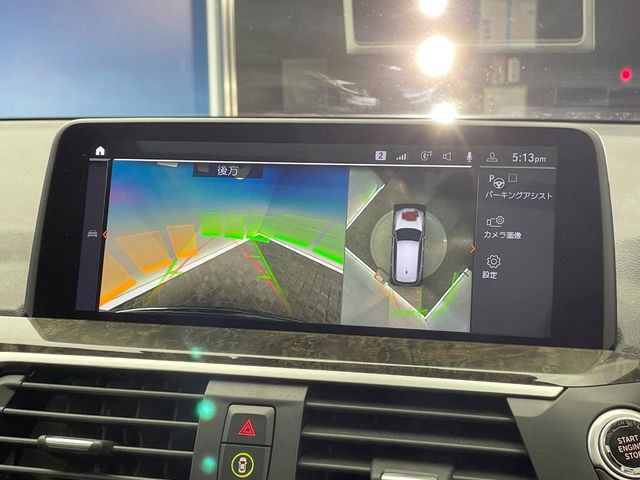 ���p�m���~�b�N�r���[���j�^�[:��p�̃J�����ɂ��A�ォ�猩���낵���悤�Ȏ��_��360�x�N���}�̎��͂��m�F���邱�Ƃ��ł��܂������p�������m�F���₷���A�����ꏊ�ł̐؂�Ԃ��⒓�Ԃ��X���[�Y�ɍs���܂��B