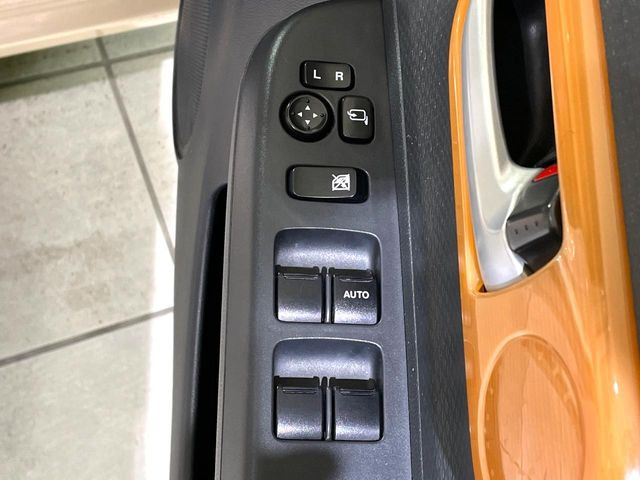 �y�d���i�[�~���[�z�T�C�h�~���[�͓d���i�[���ƂȂ��Ă���A�������ԏ�ł��L�Y�������X�N��}�����܂��B