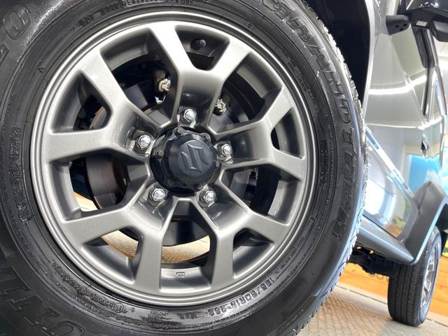 �y����15�C���`�A���~�z�C�[���z�O�ςɃ}�b�`���������A���~�z�C�[���𑕒����Ă���܂��B�e��ЊO�A���~�z�C�[����A�X�^�b�h���X�^�C�����戵�����Ă���܂��B���񂲑��k����������