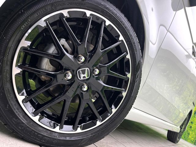 �y����15�C���`�A���~�z�C�[���z�O�ςɃ}�b�`���������A���~�z�C�[���𑕒����Ă���܂��B�e��ЊO�A���~�z�C�[����A�X�^�b�h���X�^�C�����戵�����Ă���܂��B���񂲑��k����������