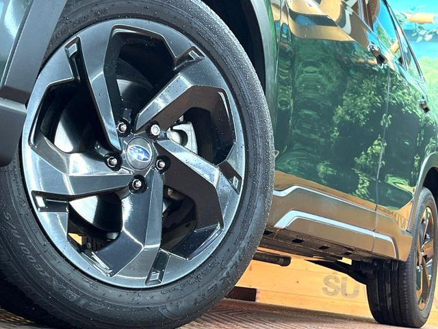 �y����18�C���`�A���~�z�C�[���z�O�ςɃ}�b�`���������A���~�z�C�[���𑕒����Ă���܂��B�e��ЊO�A���~�z�C�[����A�X�^�b�h���X�^�C�����戵�����Ă���܂��B���񂲑��k����������