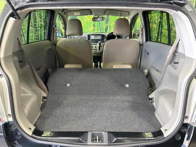 ���i�̂���������ʋ΁A���}���ɏ\���ȉ׎��X�y�[�X���m�ۂ��Ă���܂��B�Z�J���h�V�[�g��|���ƁA�傫�ȉו��̐ύڂ��\�ł���