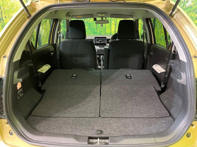 ���i�̂���������ʋ΁A���}���ɏ\���ȉ׎��X�y�[�X���m�ۂ��Ă���܂��B�Z�J���h�V�[�g��|���ƁA�傫�ȉו��̐ύڂ��\�ł���