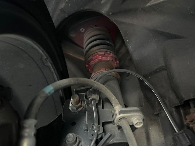 �y�u���b�c���ԍ����z�ԍ����Ⴍ�Ȃ�A�X�^�C���b�V���Ȍ����ڂƂȂ��Ă���܂��B�ԗ��̏d�S�������鎖�ŁA���s���̈��萫�����サ�܂���