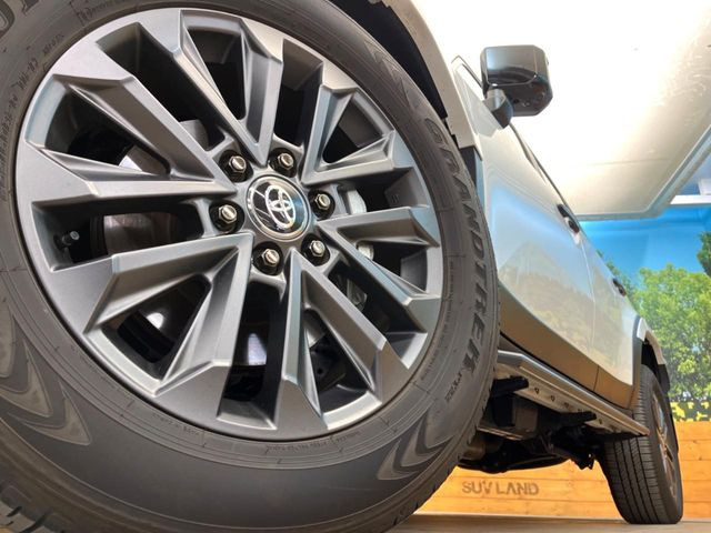 �y����20�C���`�A���~�z�C�[���z�O�ςɃ}�b�`���������A���~�z�C�[���𑕒����Ă���܂��B�e��ЊO�A���~�z�C�[����A�X�^�b�h���X�^�C�����戵�����Ă���܂��B���񂲑��k������