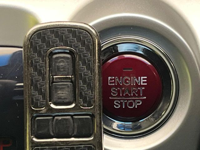 �yHonda�X�}�[�g�L�[�z�J�o����|�P�b�g�ɓ��ꂽ�܂܂ł��h�A�̎{���E�������\�ȃX�}�[�g�L�[�𑕔��B�G���W���̃I���E�I�t�����J�M�����o���K�v����������Ƃ��Ă��֗��ł���