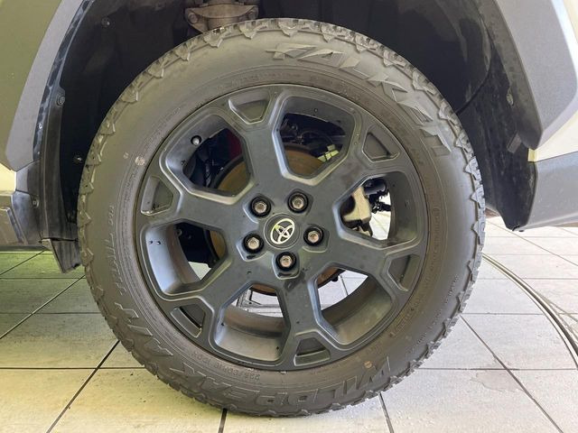 【純正アルミホイール】外観にマッチした純正アルミホイールを装着しております。各種社外アルミホイールや、スタッドレスタイヤも取扱いしております。是非ご相談ください♪