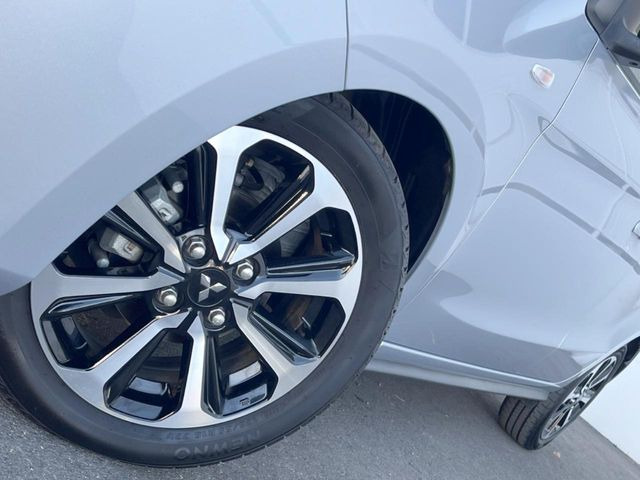 �y����15�C���`�A���~�z�C�[���z�O�ςɃ}�b�`���������A���~�z�C�[���𑕒����Ă���܂��B�e��ЊO�A���~�z�C�[����A�X�^�b�h���X�^�C�����戵�����Ă���܂��B���񂲑��k����������