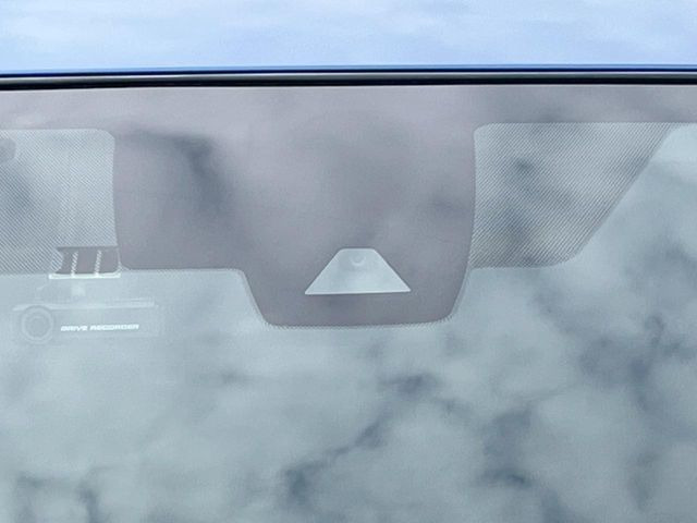 �y�C���e���W�F���g�G�}�[�W�F���V�[�u���[�L�z�t�����g�J�����őO���̎ԗ�����s�҂����m�B�Փ˂������Ȏ��͏Փ˔�Q�y���u���[�L���쓮�A�Փˉ�����T�|�[�g�B�����S�Ƀh���C�u�����y���݂��������܂��B