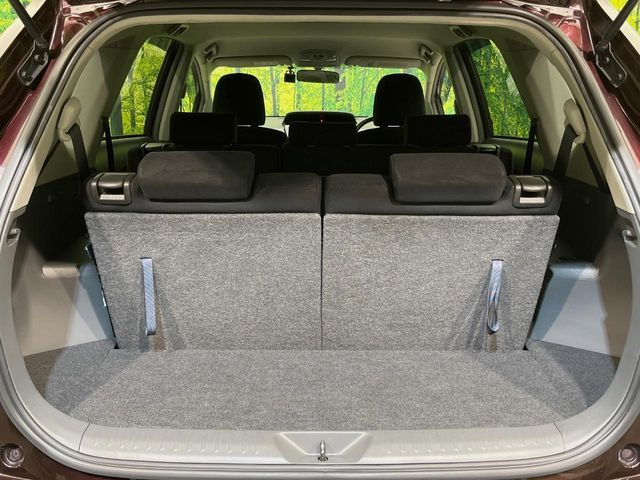 ���i�̂���������ʋ΁A���}���ɏ\���ȉ׎��X�y�[�X���m�ۂ��Ă���܂��B�Z�J���h�V�[�g��|���ƁA�傫�ȉו��̐ύڂ��\�ł���