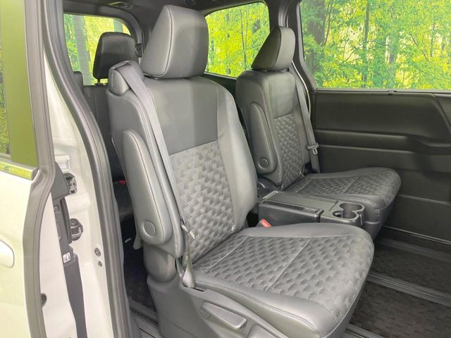 �㕔���Ȃ��C�ɂȂ�^�]�ȃV�[�g���͎g�p�������Ȃ��A�ǍD�ȏ�ԂƂȂ��Ă��܂��B�O�I�[�i�[�l�����J�Ɏg���Ă������Ƃ��悭�킩��܂��ˁB�悤�ȃL�Y�E�����ւ��蓙�A�傫�ȃ_���[�W�͂Ȃ��A�ǍD�ȏ�Ԃł��B