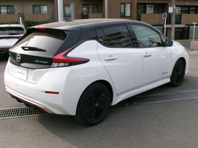 リーフe+ X 90周年記念車