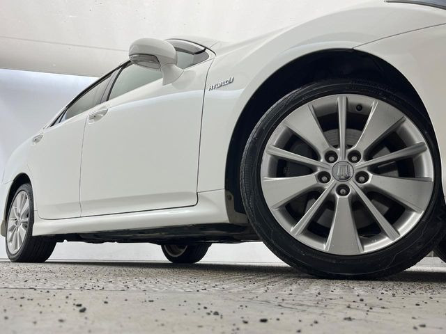 �y����18�C���`�A���~�z�C�[���z�O�ςɃ}�b�`���������A���~�z�C�[���𑕒����Ă���܂��B�e��ЊO�A���~�z�C�[����A�X�^�b�h���X�^�C�����戵�����Ă���܂��B���񂲑��k����������