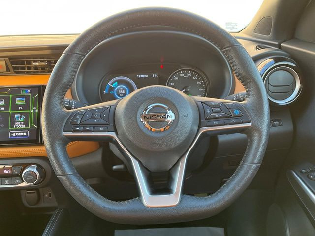 �y�����v�����X�e�A�����O�z�㎿�Ȋv���g�p���邱�ƂŁA��ɂ����������݂ƂĂ��^�]���₷���n���h���ł���