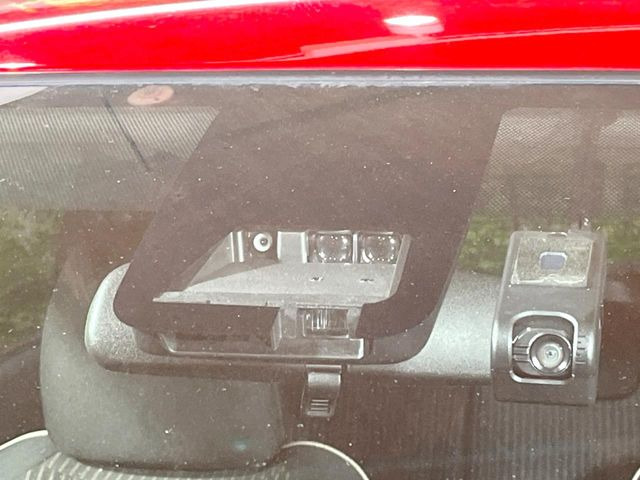 �y�g���^�Z�[�t�e�B�Z���X�z���s���ɑO���̎ԗ�����F�����A�Փ˂������Ȏ��͌x��ƃu���[�L�ŏՓˉ���Ɣ�Q�y�����A�V�X�g�B�����S�Ƀh���C�u�����y���݂��������܂��B