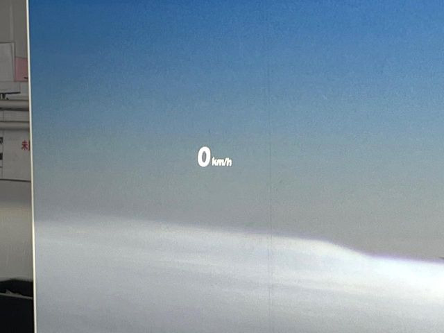 ���w�b�h�A�b�v�f�B�X�v���C:���݂̑��x�⑖�s�����f�W�^���\���ŉ^�]�ȑO���̃K���X�ɓ��e!�^�]���A���������炳���K�v�ȏ����m�F�ł���̂łƂ��Ă��֗��ň��S!