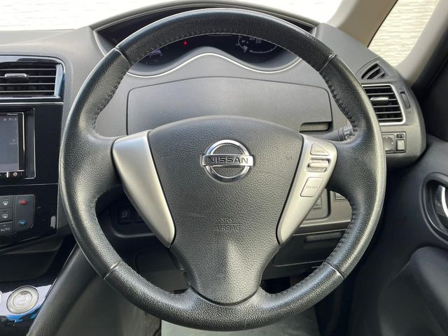 �y�����v�����X�e�A�����O�z�㎿�Ȋv���g�p���邱�ƂŁA��ɂ����������݂ƂĂ��^�]���₷���n���h���ł���