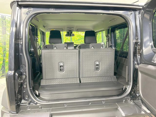 ���i�̂���������ʋ΁A���}���ɏ\���ȉ׎��X�y�[�X���m�ۂ��Ă���܂��B�Z�J���h�V�[�g��|���ƁA�傫�ȉו��̐ύڂ��\�ł���