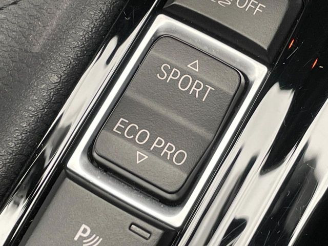 ��BMW���[�h�Z���N�g:�X�|�[�c���[�h�ł̓_�C�i�~�b�N�ȑ�����BECO PRO���[�h�ł́A�G���W�����X�|���X��V�t�g�^�C�~���O�̍œK���ɉ����A�G�A�R���̍쓮�������I�ɐ��䂵�A�R������ʂ�}�����܂��B