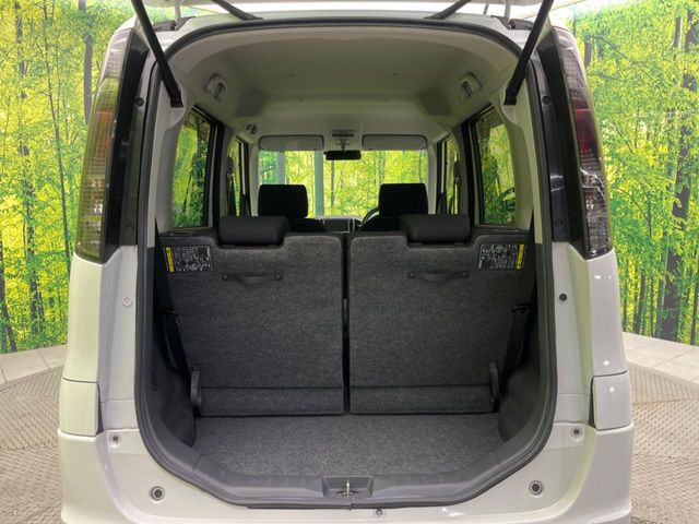 ���i�̂���������ʋ΁A���}���ɏ\���ȉ׎��X�y�[�X���m�ۂ��Ă���܂��B�Z�J���h�V�[�g��|���ƁA�傫�ȉו��̐ύڂ��\�ł���