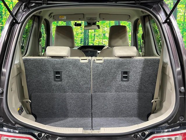 ���i�̂���������ʋ΁A���}���ɏ\���ȉ׎��X�y�[�X���m�ۂ��Ă���܂��B�Z�J���h�V�[�g��|���ƁA�傫�ȉו��̐ύڂ��\�ł���