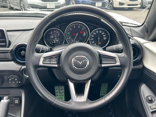 �y�����v�����X�e�A�����O�z�㎿�Ȋv���g�p���邱�ƂŁA��ɂ����������݂ƂĂ��^�]���₷���n���h���ł���