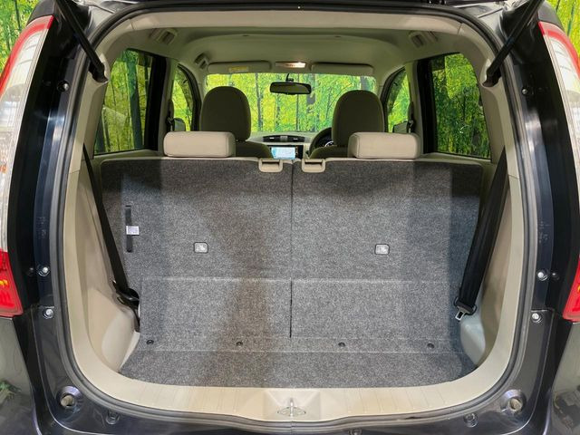 ���i�̂���������ʋ΁A���}���ɏ\���ȉ׎��X�y�[�X���m�ۂ��Ă���܂��B�Z�J���h�V�[�g��|���ƁA�傫�ȉו��̐ύڂ��\�ł���