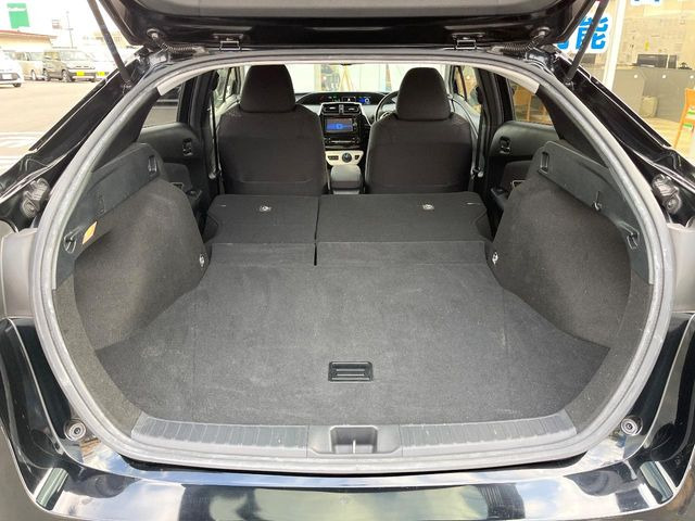 ���i�̂���������ʋ΁A���}���ɏ\���ȉ׎��X�y�[�X���m�ۂ��Ă���܂��B�Z�J���h�V�[�g��|���ƁA�傫�ȉו��̐ύڂ��\�ł���