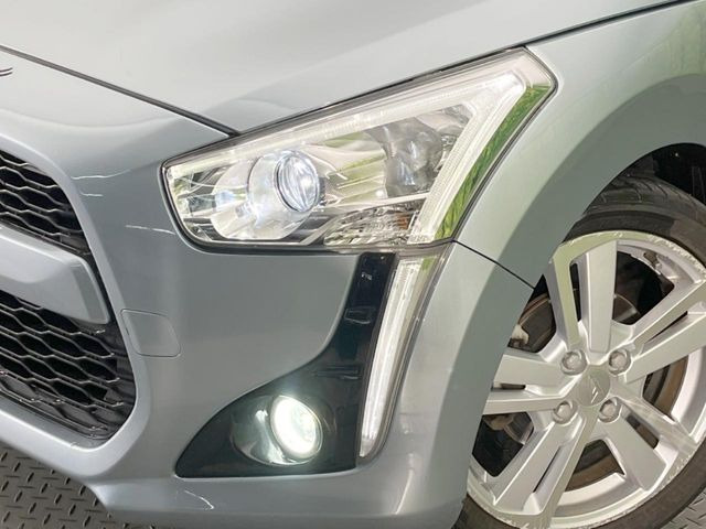 �yLED�w�b�h���C�g�z���V����ԑ��s�����ǍD�Ȏ��E���m�ۂ����S���ĉ^�]�ł��鍂�P�xLED�w�b�h���C�g�𑕔�!�_�����x�������A����d�͂��}�����Ă��܂��B