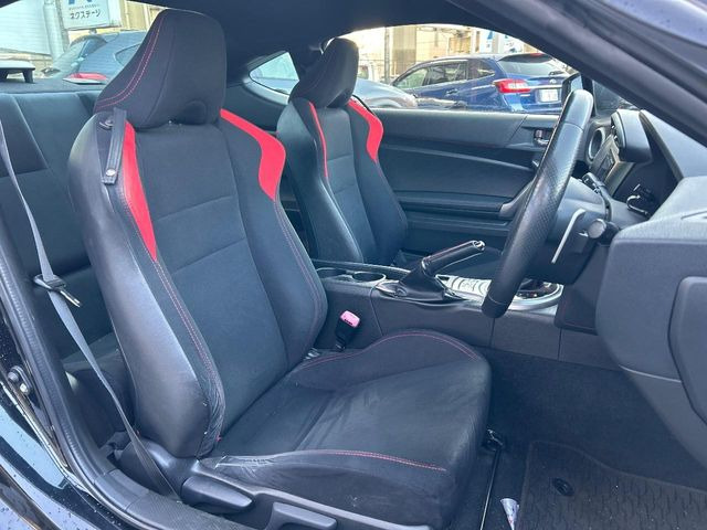 �y�n�[�t���U�[�V�[�g�z�������ƍ���S�n�𗼗������l�C�̃V�[�g���w�ʁE���ʂ̃t�@�u���b�N�f�ނ́A�ʋC���̗ǂ��⊊��ɂ����ɗD��Ă��܂��B�C���╞���ɍ��E���ꂸ���K�ɂ���肢�������܂��B