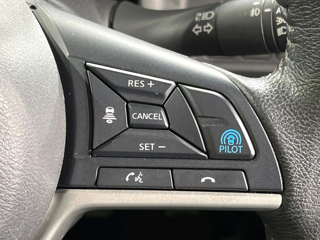 【プロパイロット】高速道路での長距離走行が楽に!!渋滞時と巡回走行のシーンで、アクセル・ブレーキ・ステアリングを自動で制御し、長距離運転の負担を軽減してくれます♪