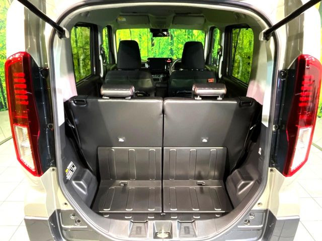 ���i�̂���������ʋ΁A���}���ɏ\���ȉ׎��X�y�[�X���m�ۂ��Ă���܂��B�Z�J���h�V�[�g��|���ƁA�傫�ȉו��̐ύڂ��\�ł���