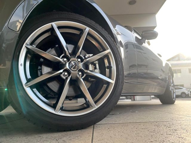 �y����17�C���`�A���~�z�C�[���z�O�ςɃ}�b�`���������A���~�z�C�[���𑕒����Ă���܂��B�e��ЊO�A���~�z�C�[����A�X�^�b�h���X�^�C�����戵�����Ă���܂��B���񂲑��k����������