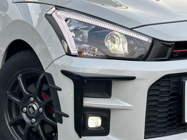 �yLED�w�b�h���C�g�z���V����ԑ��s�����ǍD�Ȏ��E���m�ۂ����S���ĉ^�]�ł��鍂�P�xLED�w�b�h���C�g�𑕔�!�_�����x�������A����d�͂��}�����Ă��܂��B