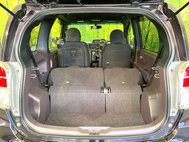 ���i�̂���������ʋ΁A���}���ɏ\���ȉ׎��X�y�[�X���m�ۂ��Ă���܂��B�Z�J���h�V�[�g��|���ƁA�傫�ȉו��̐ύڂ��\�ł���