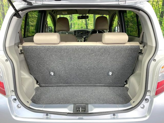 ���i�̂���������ʋ΁A���}���ɏ\���ȉ׎��X�y�[�X���m�ۂ��Ă���܂��B�Z�J���h�V�[�g��|���ƁA�傫�ȉו��̐ύڂ��\�ł���